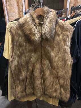 INC International Concepts Women's Natural Faux Fur Full Zip Vest M/L